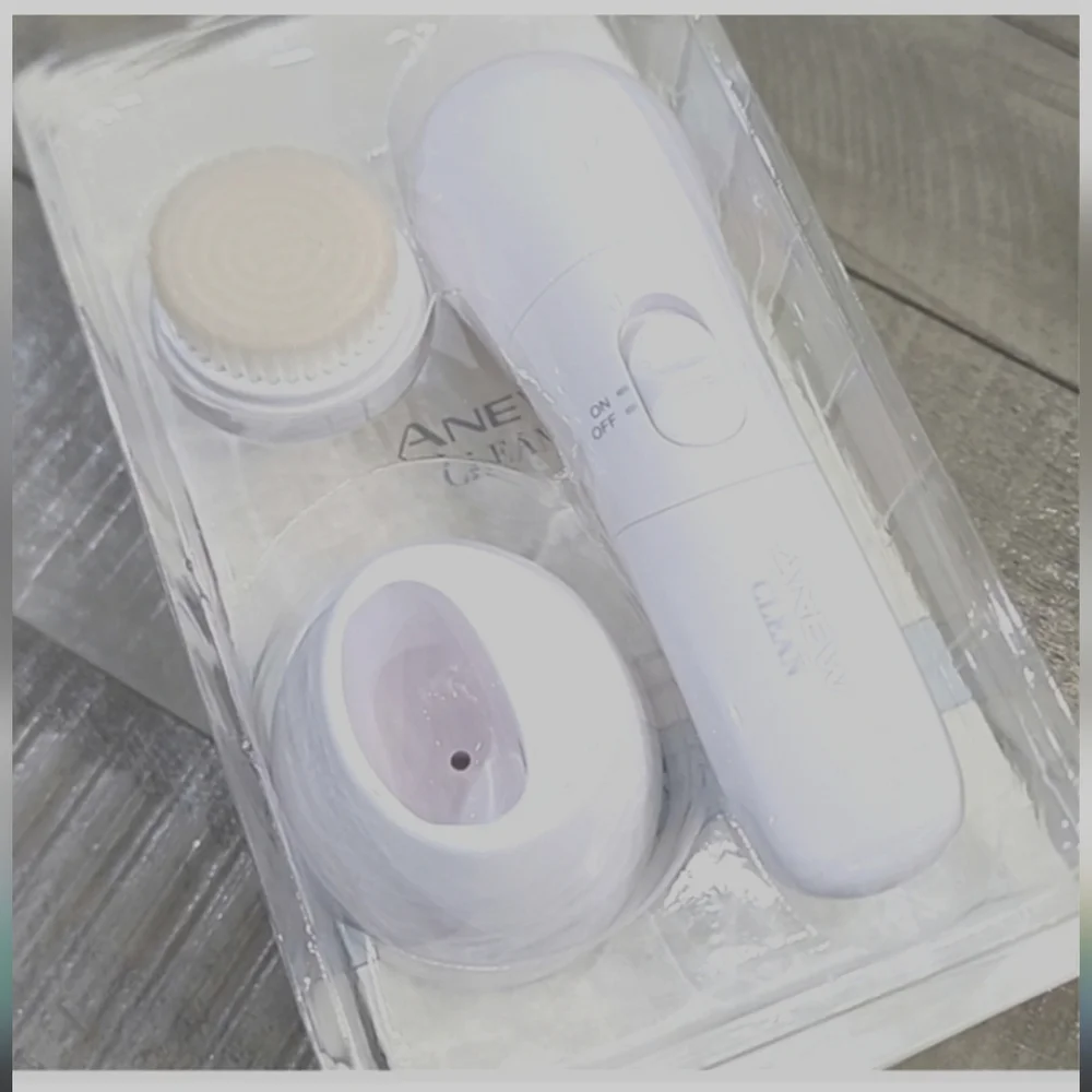 NIB Avon Anew Cleansing Brush